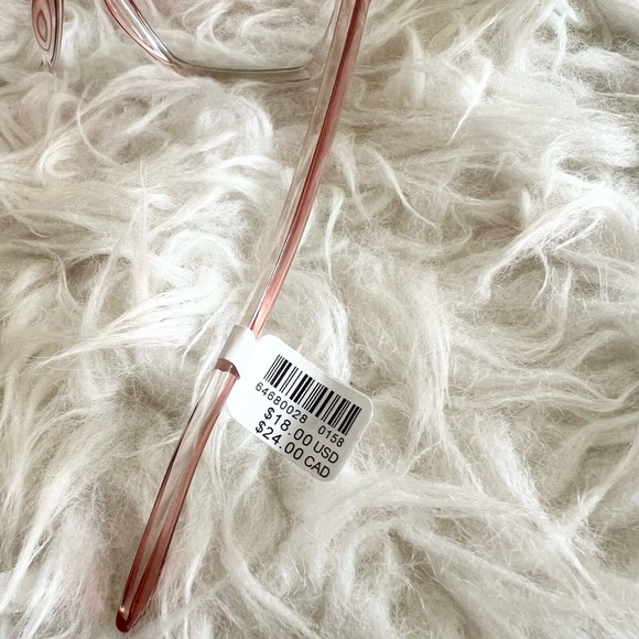 Back in stock soon! UO Willow Hexagon Sunglasses in Pink: Retro Reverie - Picture 9 of 14